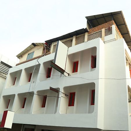 Kochi Oyo 6712 Hotel Malabar House מראה חיצוני תמונה